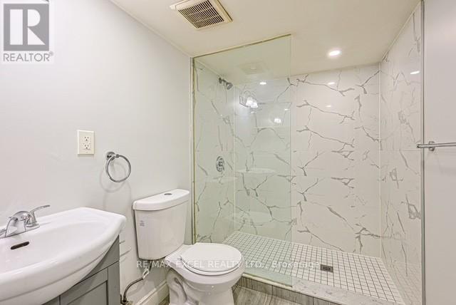 90 Flamborough Drive E, Toronto (Brookhaven-Amesbury), Ontario  M6M 2R8 - Photo 25 - W12662014