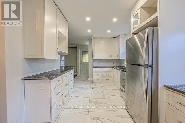 90 Flamborough Drive E, Toronto (Brookhaven-Amesbury), Ontario  M6M 2R8 - Photo 8 - W12662014