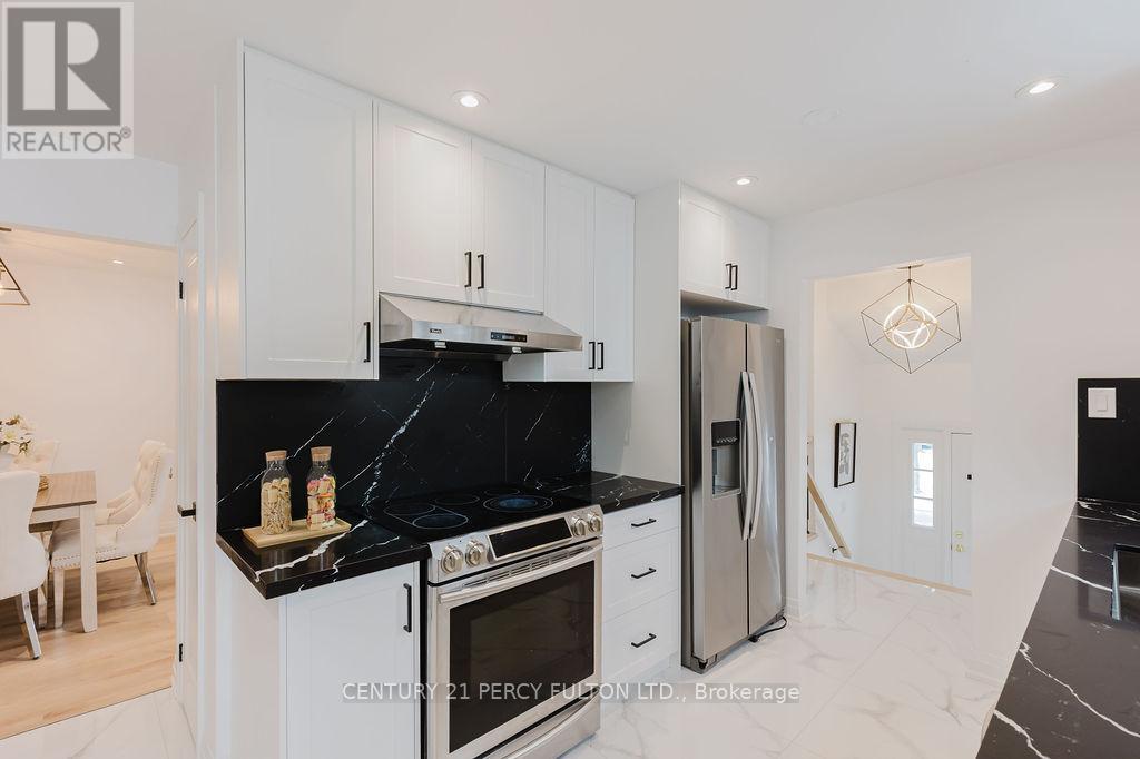 11 Bay Crest Drive, Brampton, Ontario  L6Z 1H5 - Photo 11 - W12662030