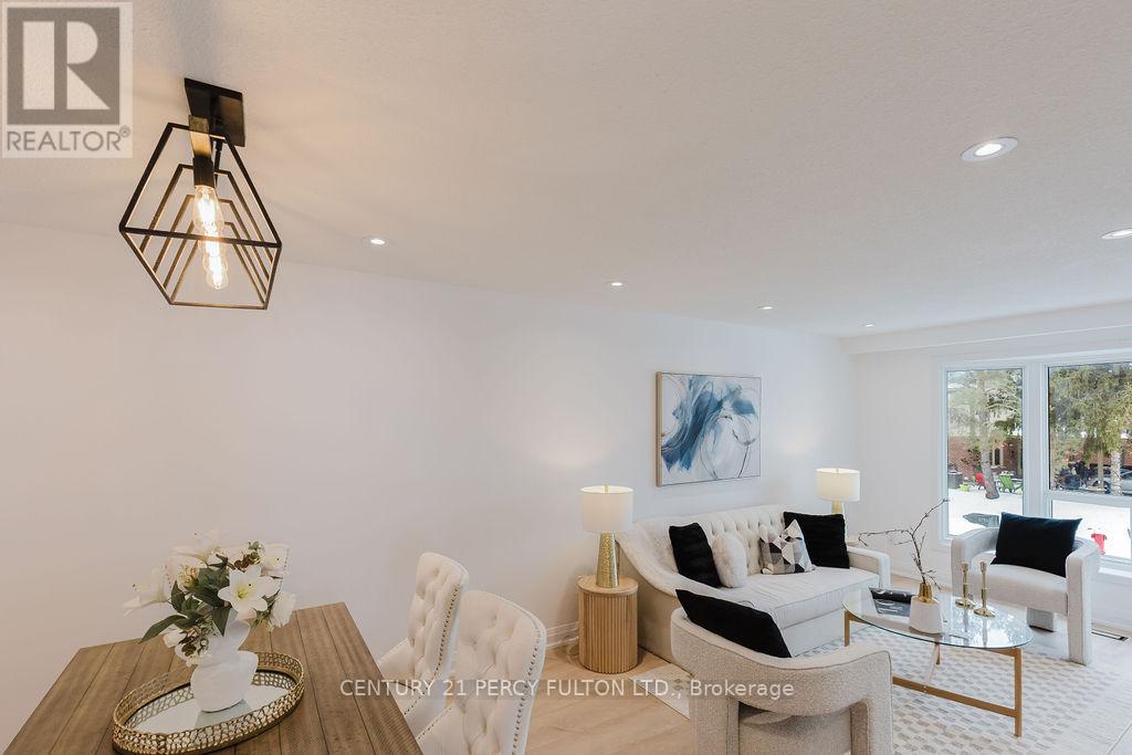 11 Bay Crest Drive, Brampton, Ontario  L6Z 1H5 - Photo 12 - W12662030