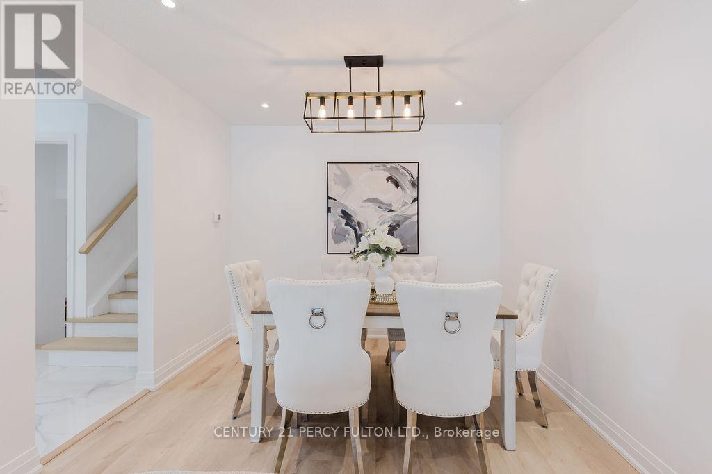 11 Bay Crest Drive, Brampton, Ontario  L6Z 1H5 - Photo 4 - W12662030