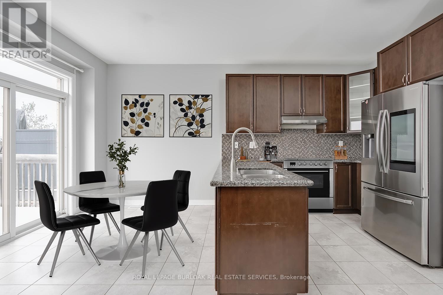 2105 Falling Green Drive, Oakville, Ontario  L6M 0G1 - Photo 10 - W12662056