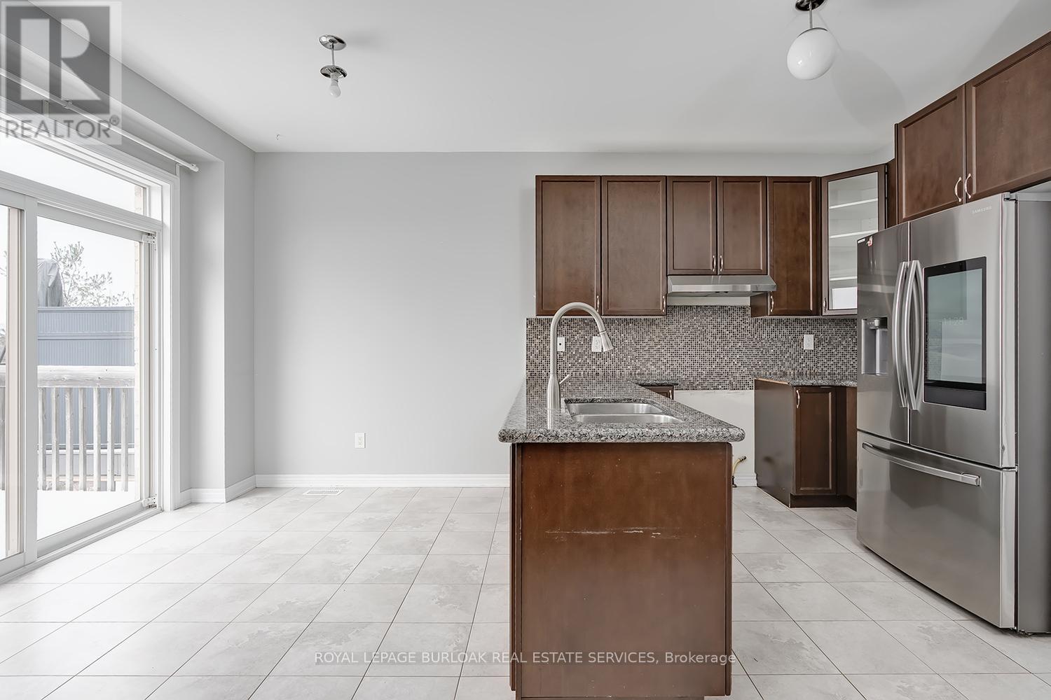 2105 Falling Green Drive, Oakville, Ontario  L6M 0G1 - Photo 11 - W12662056