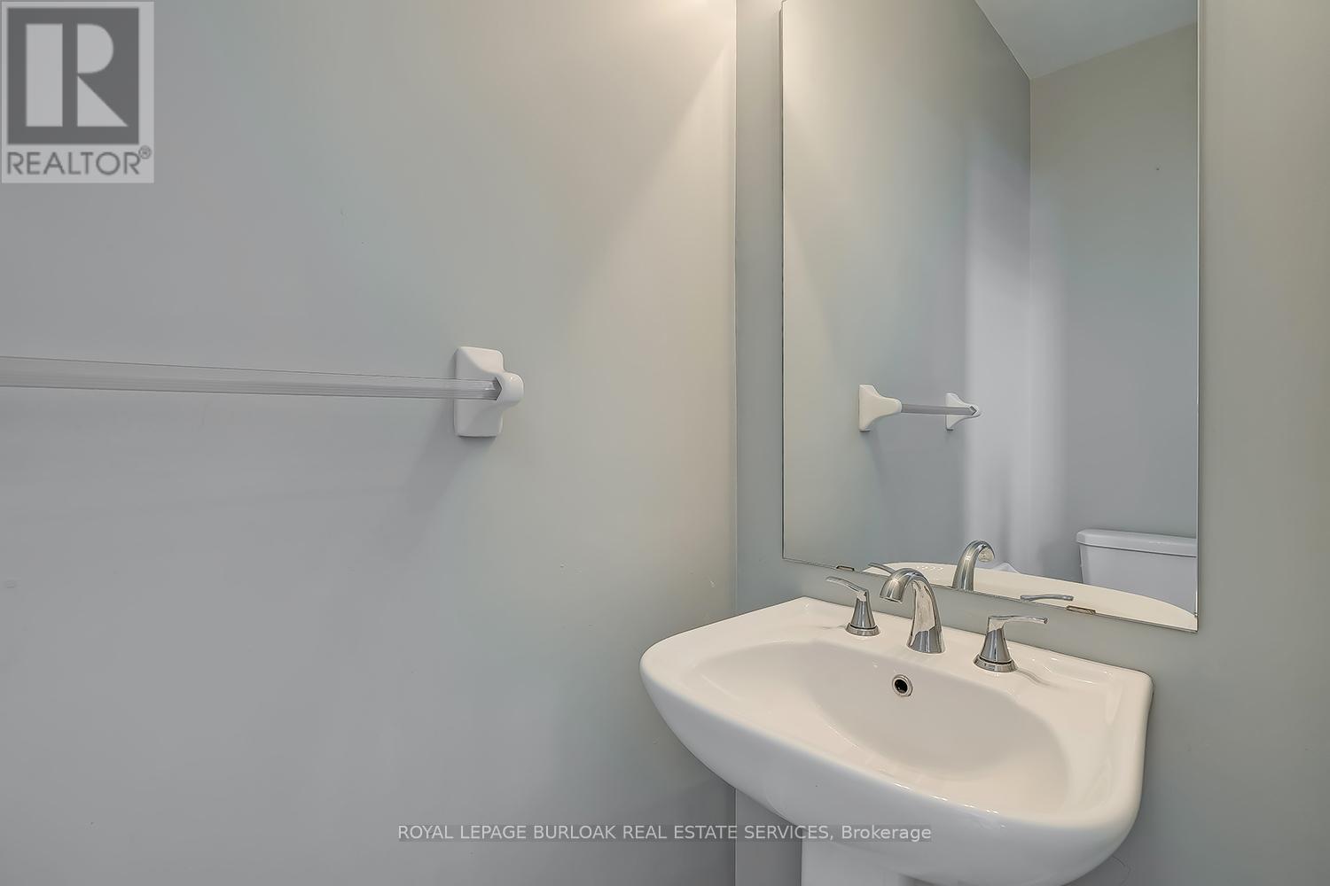 2105 Falling Green Drive, Oakville, Ontario  L6M 0G1 - Photo 15 - W12662056