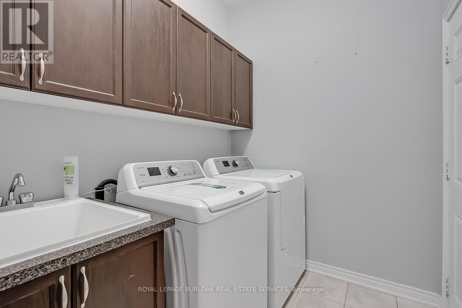 2105 Falling Green Drive, Oakville, Ontario  L6M 0G1 - Photo 16 - W12662056