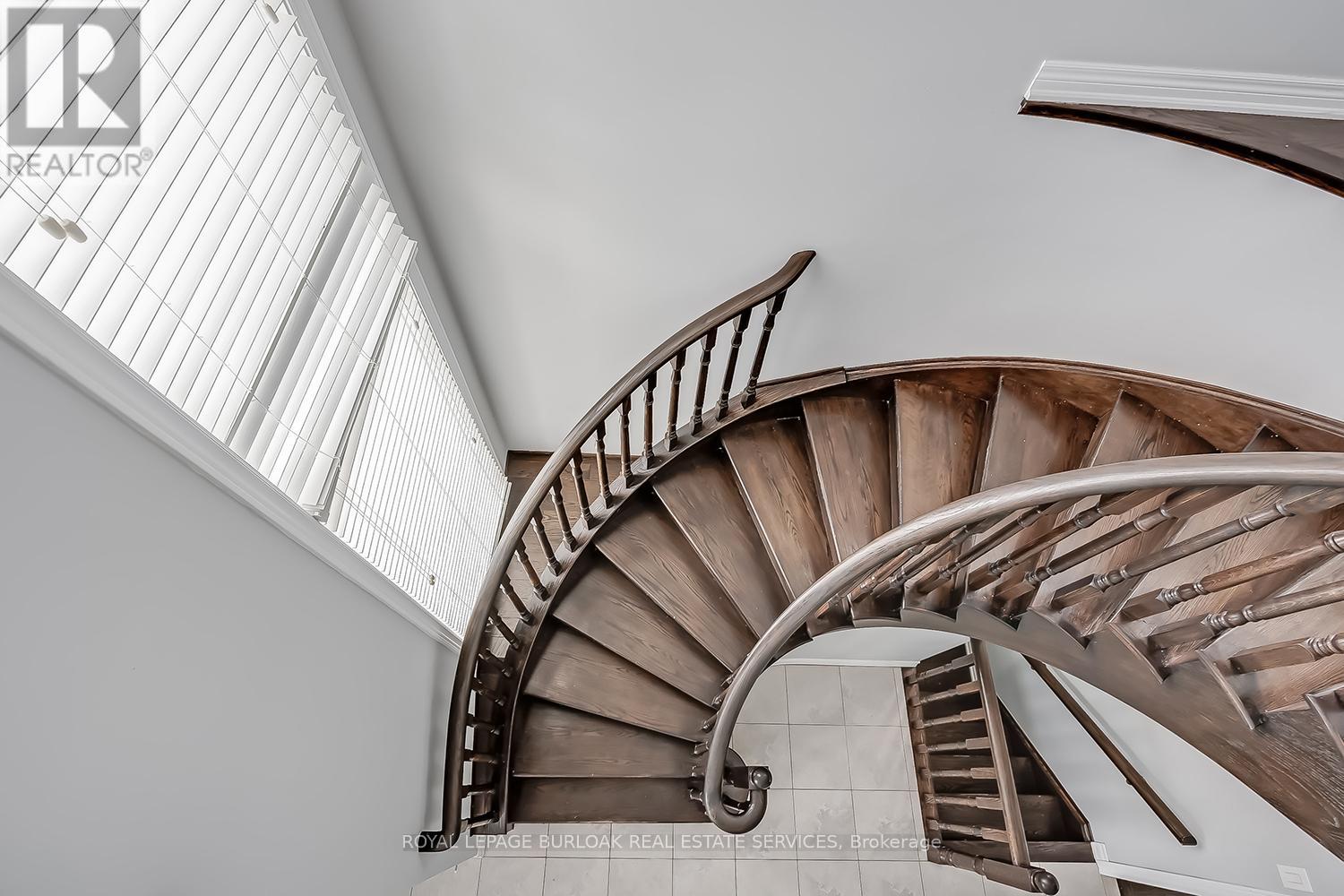 2105 Falling Green Drive, Oakville, Ontario  L6M 0G1 - Photo 17 - W12662056