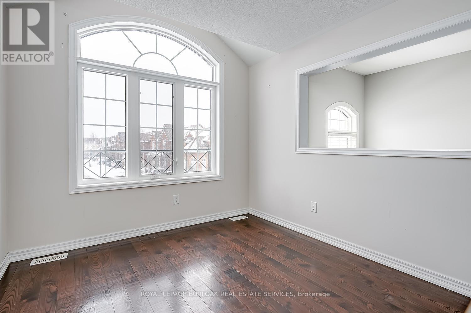 2105 Falling Green Drive, Oakville, Ontario  L6M 0G1 - Photo 19 - W12662056