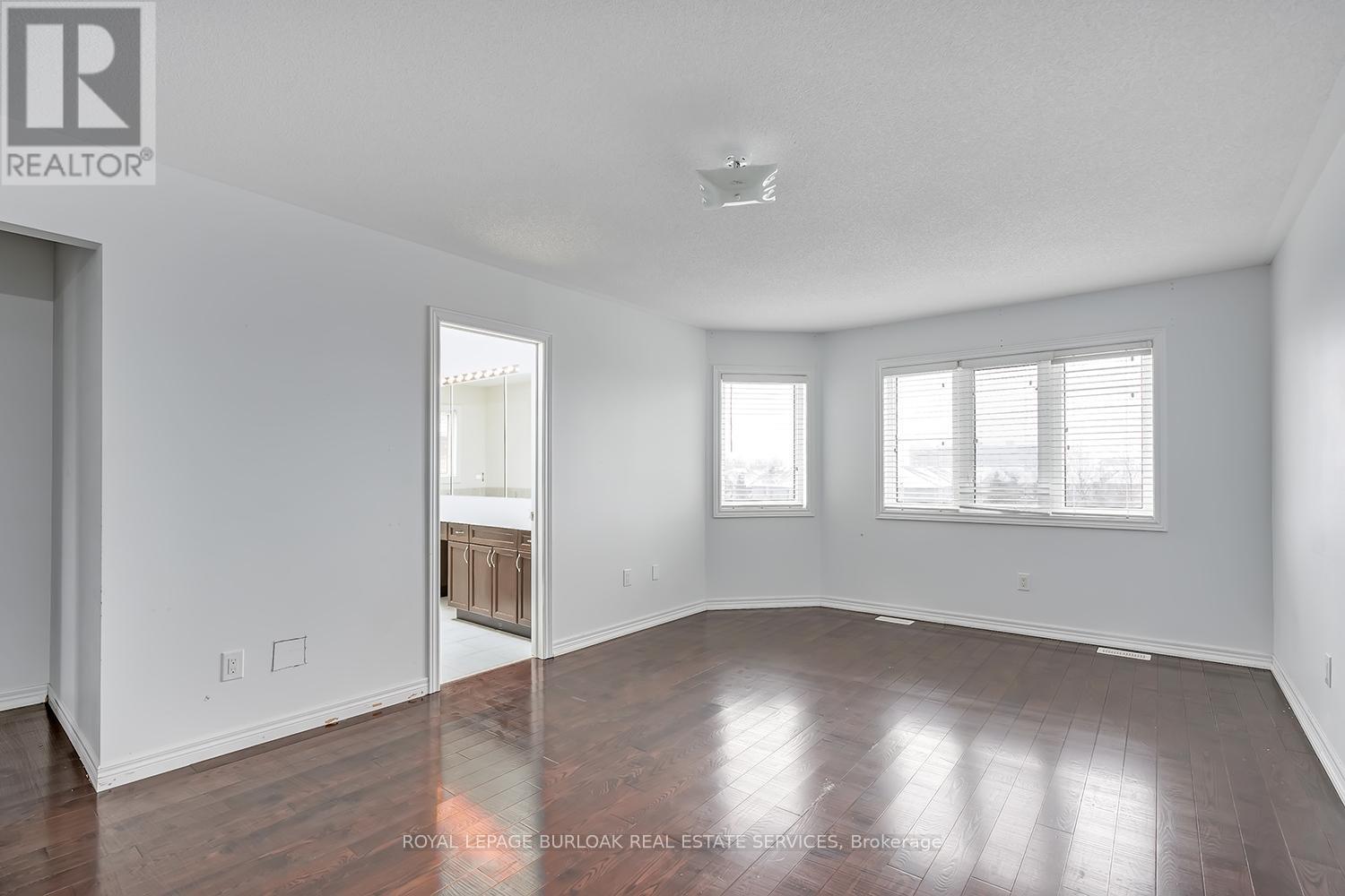 2105 Falling Green Drive, Oakville, Ontario  L6M 0G1 - Photo 21 - W12662056