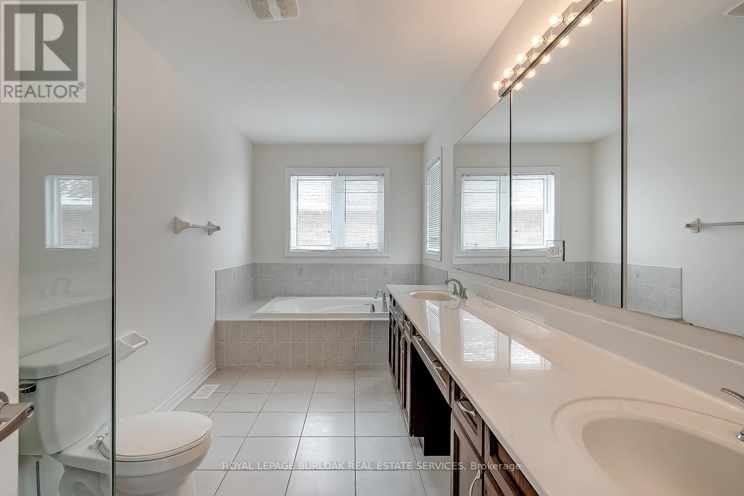 2105 Falling Green Drive, Oakville, Ontario  L6M 0G1 - Photo 22 - W12662056