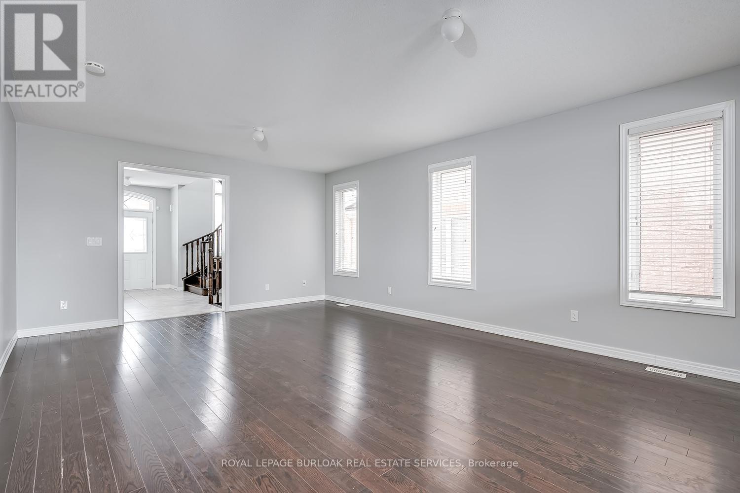 2105 Falling Green Drive, Oakville, Ontario  L6M 0G1 - Photo 5 - W12662056