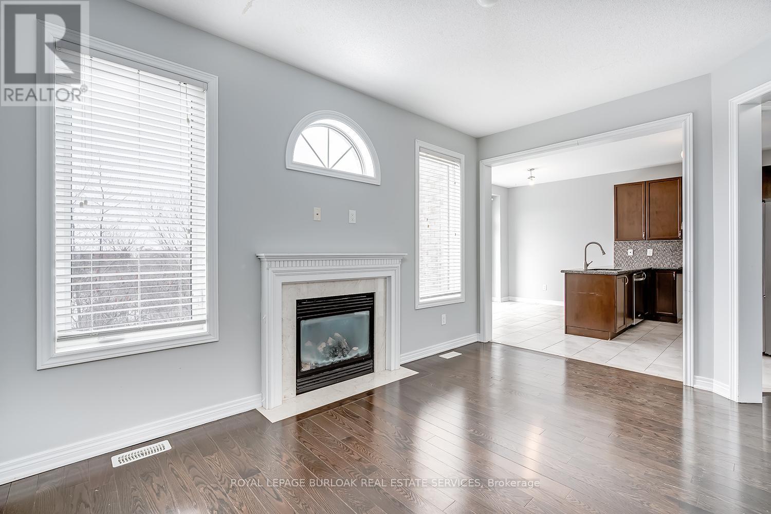 2105 Falling Green Drive, Oakville, Ontario  L6M 0G1 - Photo 9 - W12662056