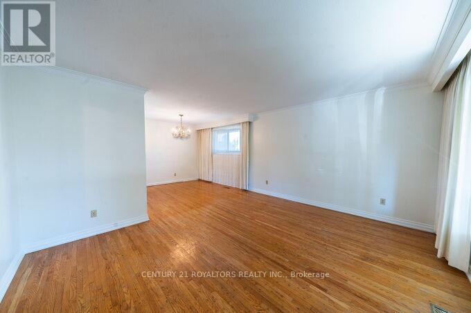 443 Atwater Avenue, Mississauga, Ontario  L5G 2A4 - Photo 7 - W12662072