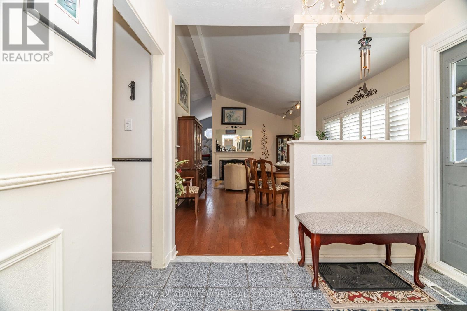 70 Germorda Drive, Oakville, Ontario  L6H 1A8 - Photo 10 - W12662084