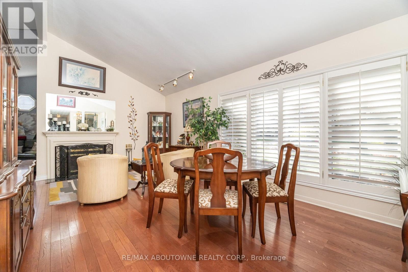 70 Germorda Drive, Oakville, Ontario  L6H 1A8 - Photo 12 - W12662084