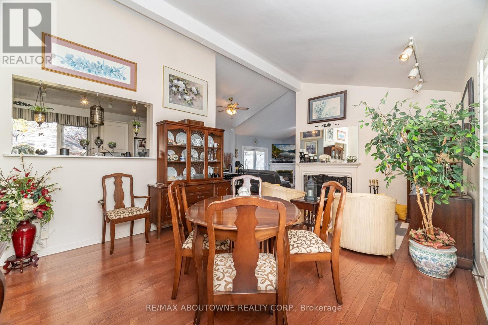 70 Germorda Drive, Oakville, Ontario  L6H 1A8 - Photo 13 - W12662084