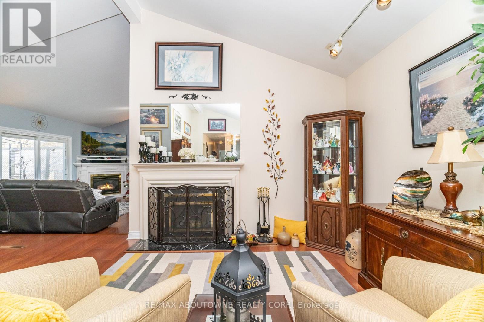 70 Germorda Drive, Oakville, Ontario  L6H 1A8 - Photo 14 - W12662084