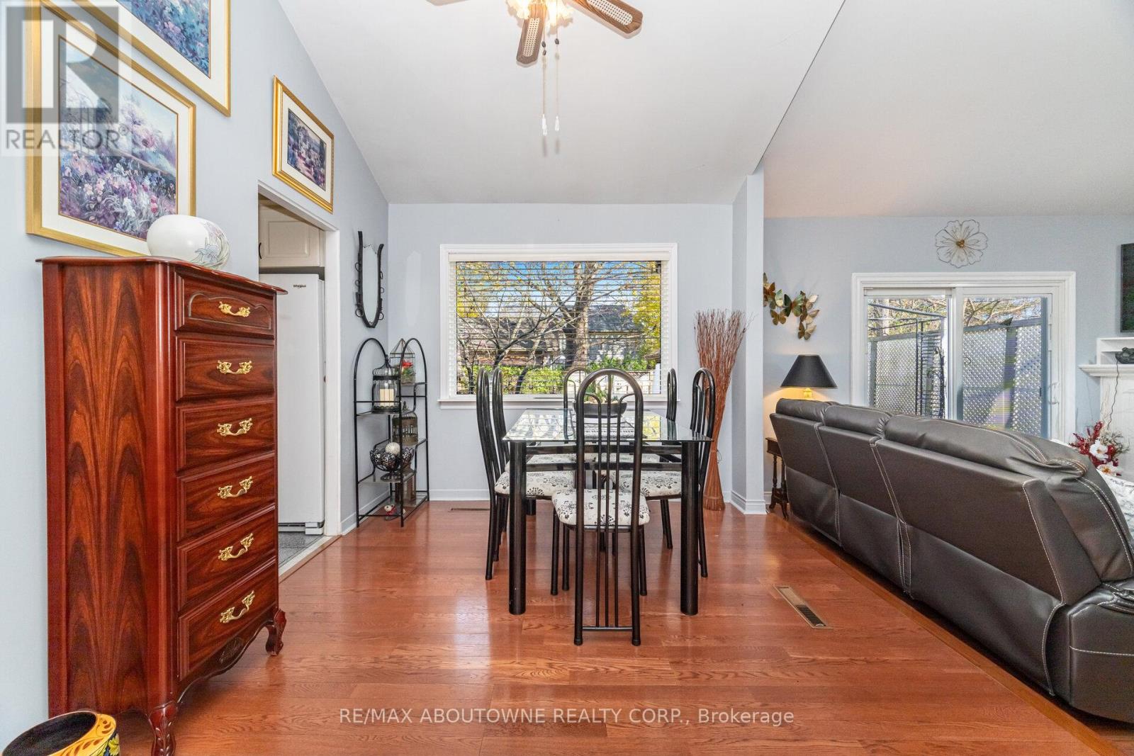 70 Germorda Drive, Oakville, Ontario  L6H 1A8 - Photo 16 - W12662084