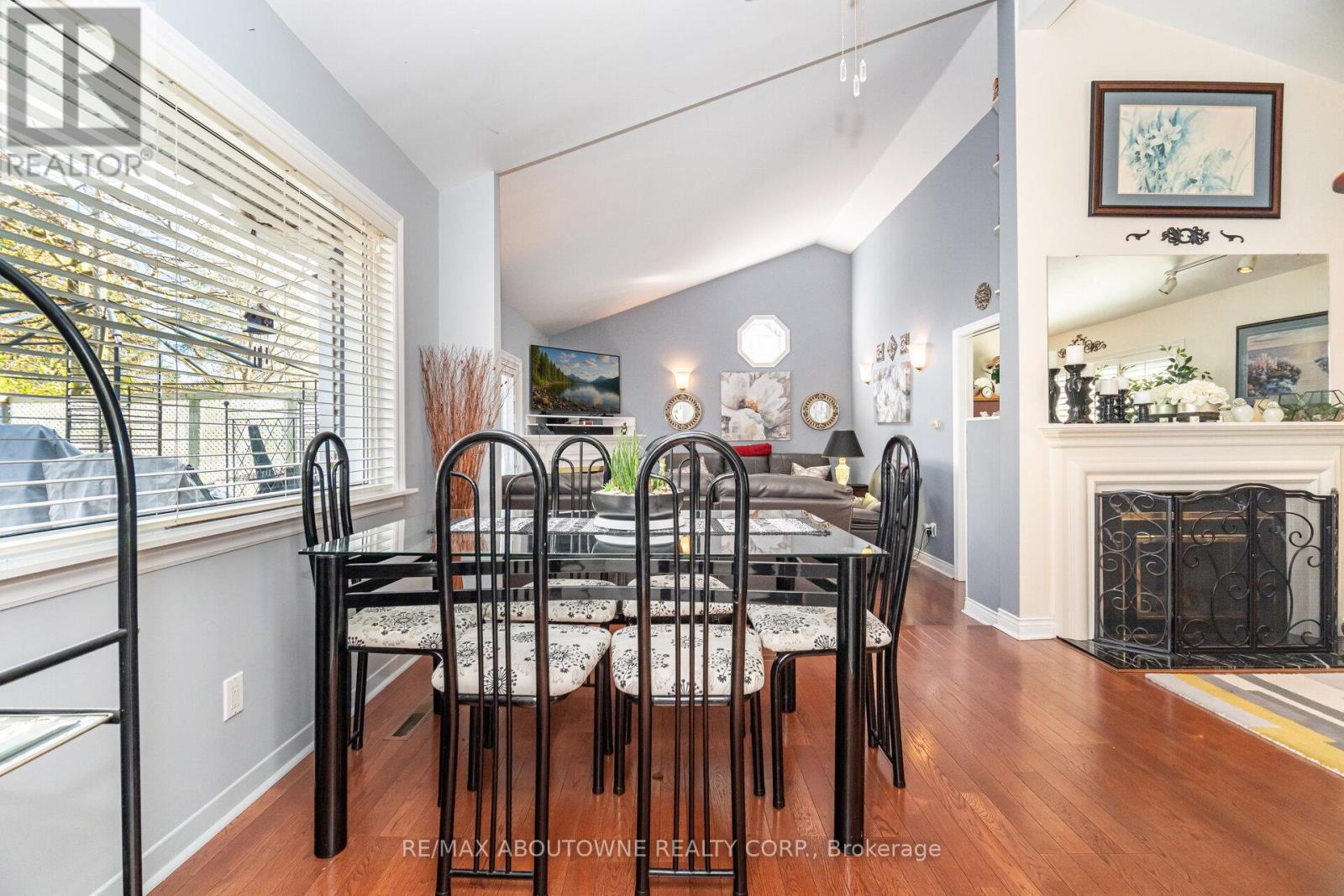 70 Germorda Drive, Oakville, Ontario  L6H 1A8 - Photo 17 - W12662084