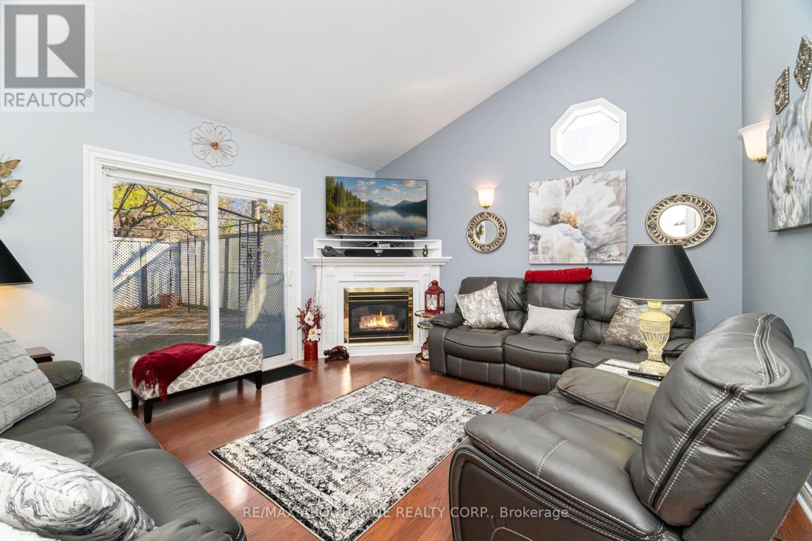 70 Germorda Drive, Oakville, Ontario  L6H 1A8 - Photo 18 - W12662084