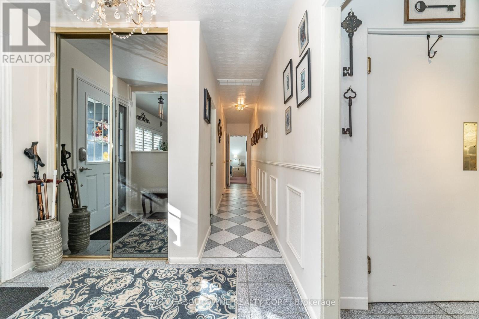 70 Germorda Drive, Oakville, Ontario  L6H 1A8 - Photo 26 - W12662084