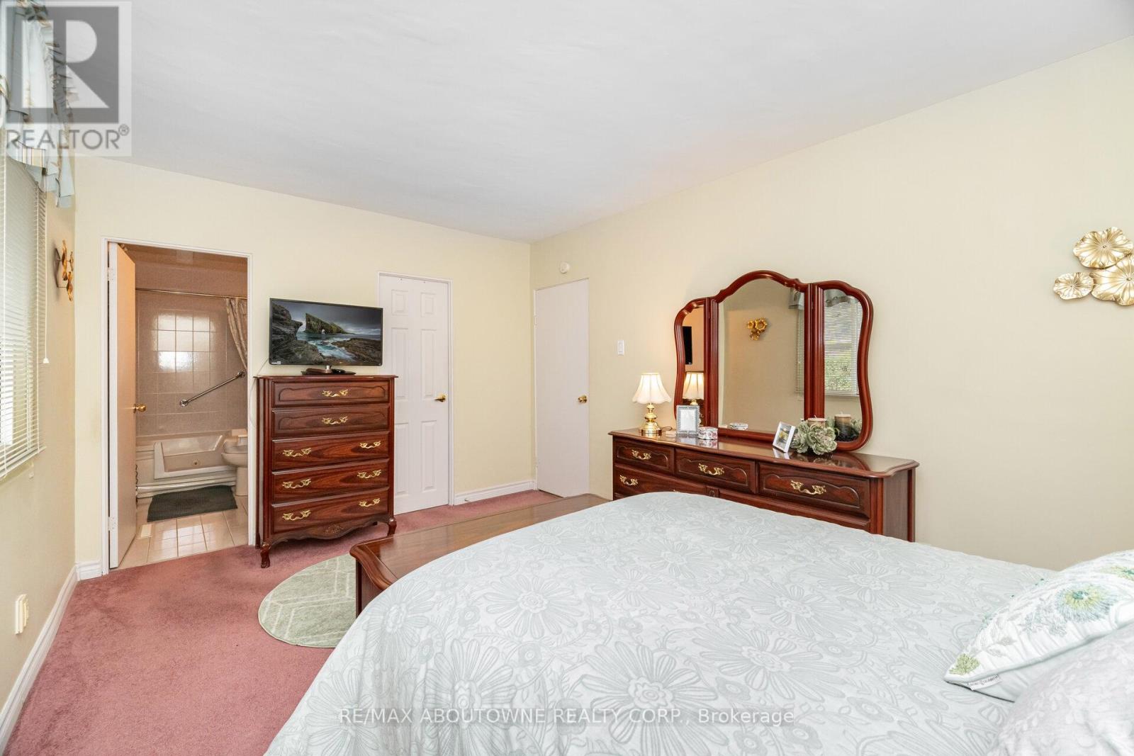 70 Germorda Drive, Oakville, Ontario  L6H 1A8 - Photo 31 - W12662084