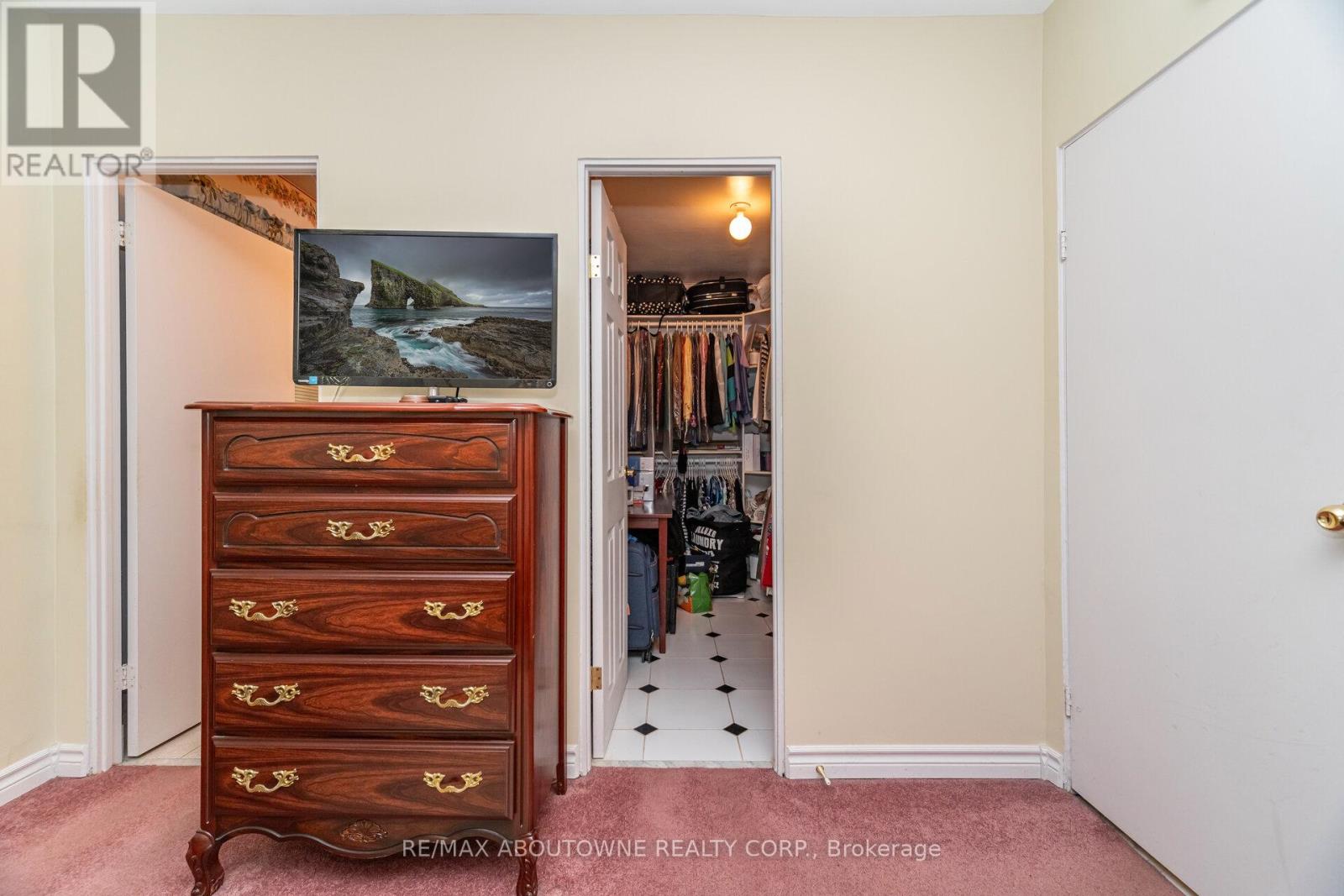 70 Germorda Drive, Oakville, Ontario  L6H 1A8 - Photo 33 - W12662084