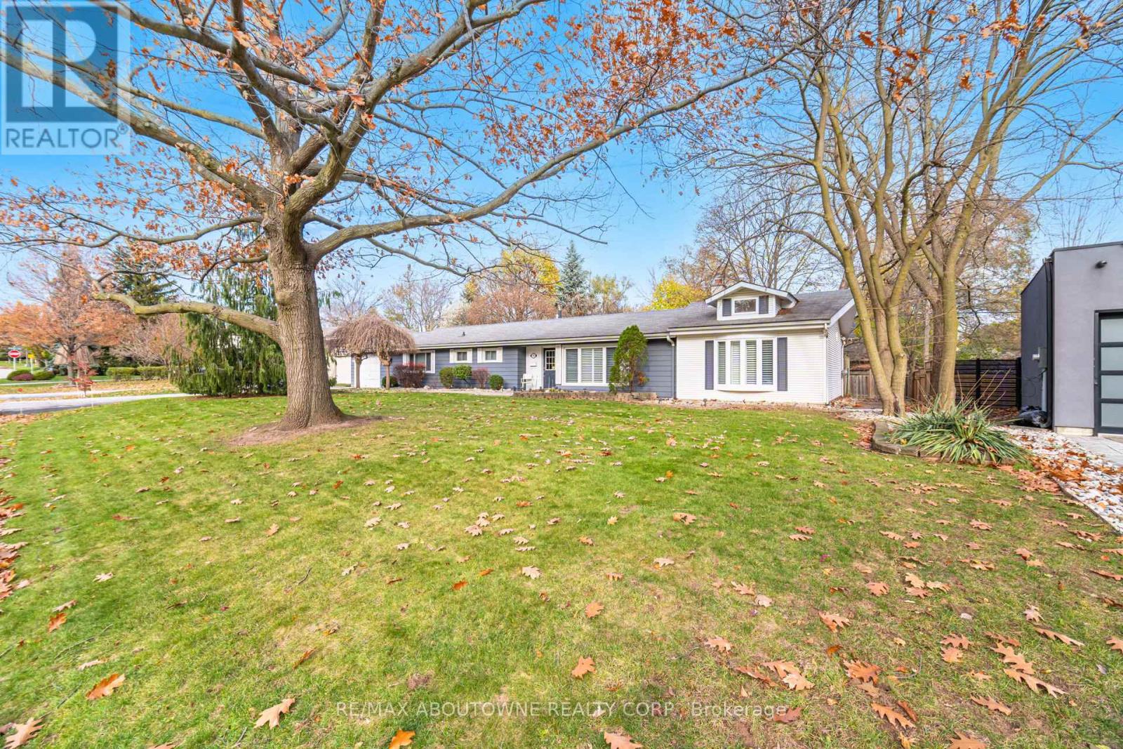 70 Germorda Drive, Oakville, Ontario  L6H 1A8 - Photo 4 - W12662084