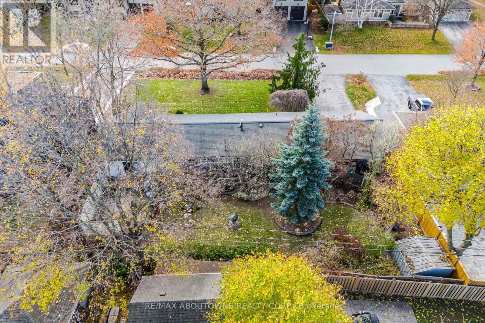 70 Germorda Drive, Oakville, Ontario  L6H 1A8 - Photo 48 - W12662084