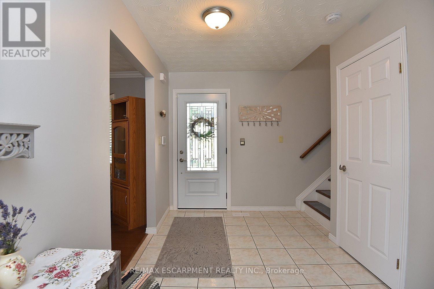 11 Jacqueline Boulevard, Hamilton, Ontario  L9B 2R1 - Photo 10 - X12661750