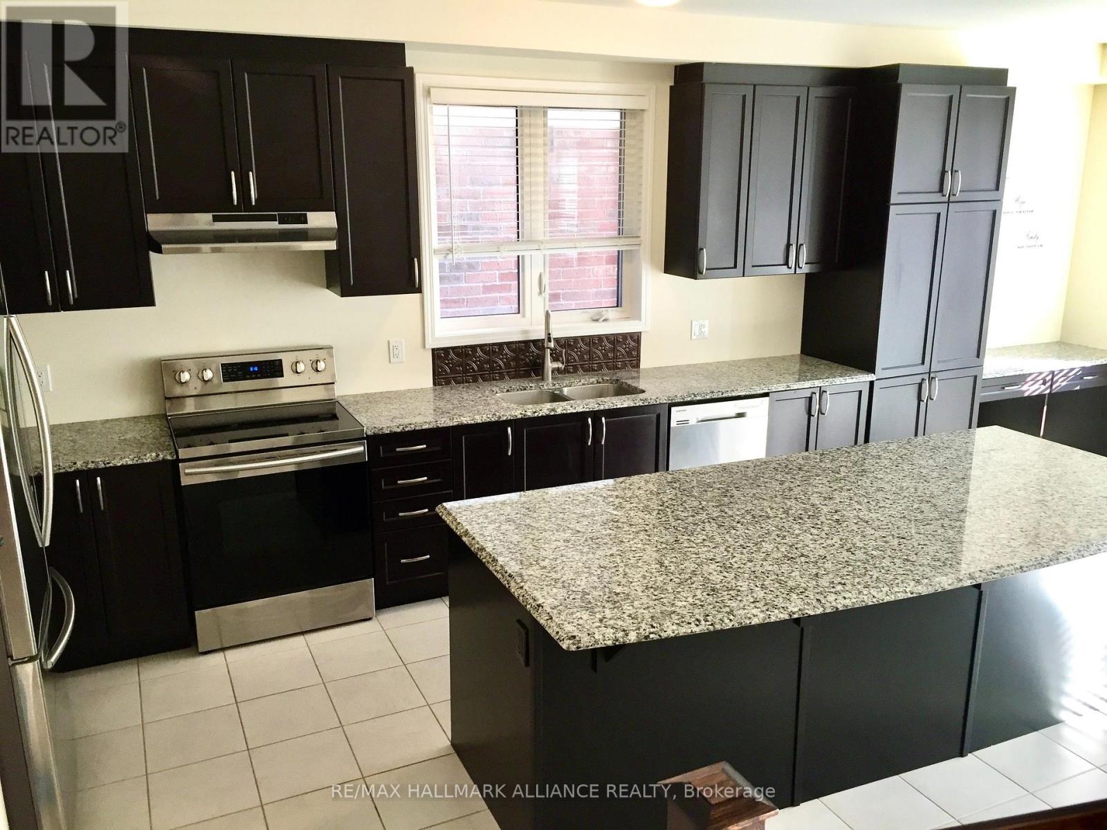 28 Wannamaker Crescent, Cambridge, Ontario  N3H 4R6 - Photo 4 - X12661766