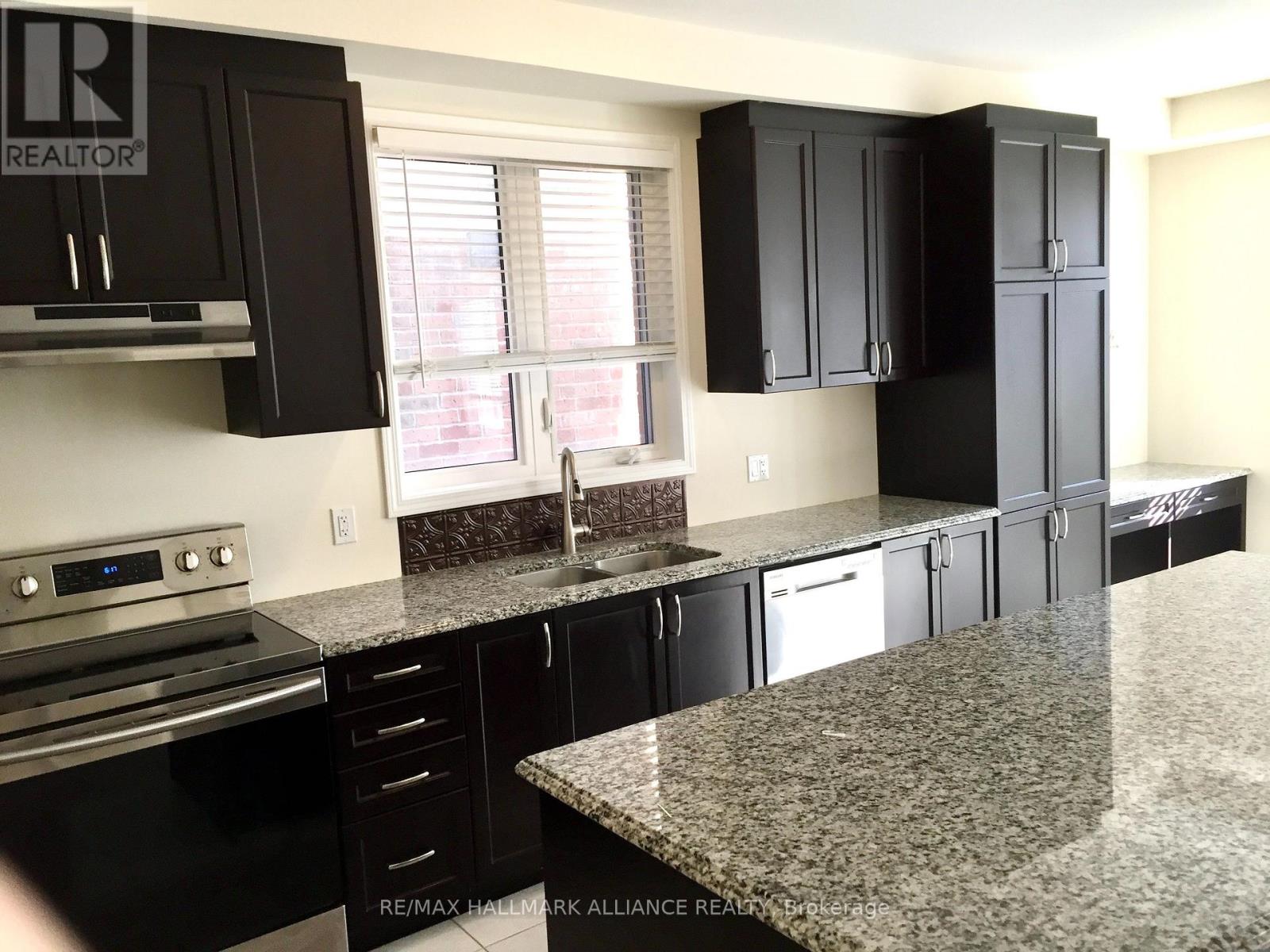 28 Wannamaker Crescent, Cambridge, Ontario  N3H 4R6 - Photo 6 - X12661766