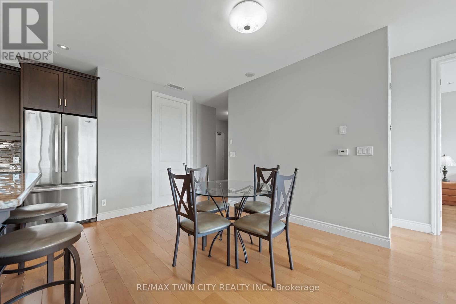 706 - 223 Erb Street W, Waterloo, Ontario  N2L 0B3 - Photo 11 - X12661836