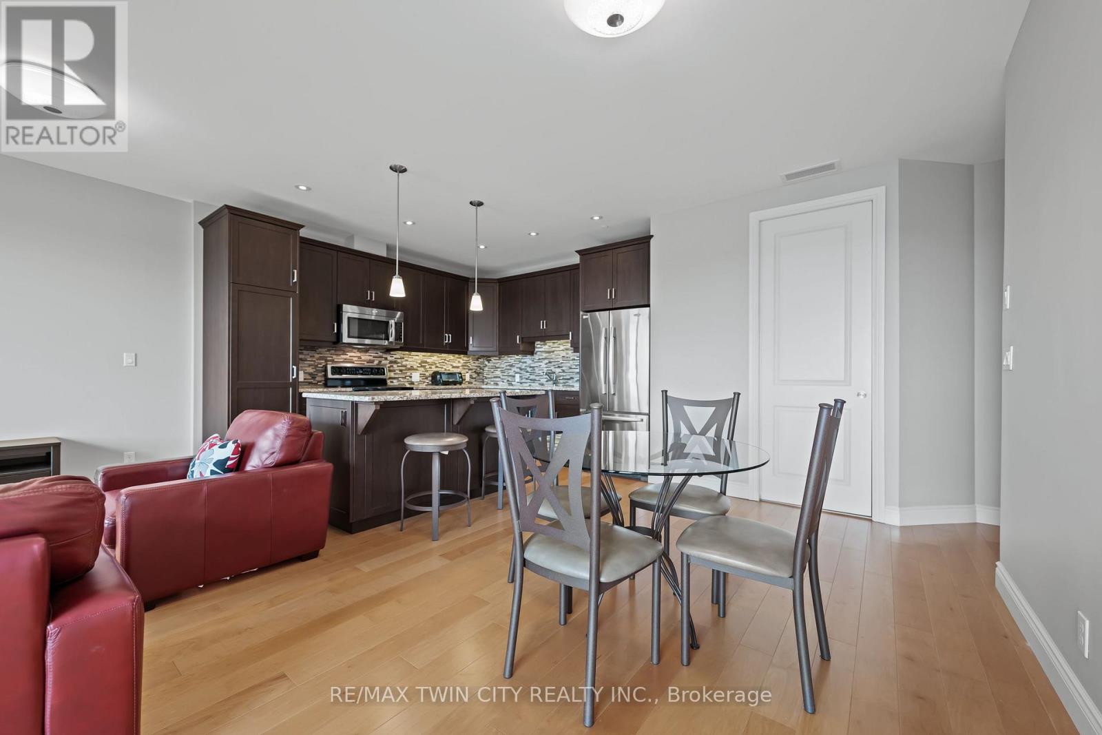 706 - 223 Erb Street W, Waterloo, Ontario  N2L 0B3 - Photo 12 - X12661836