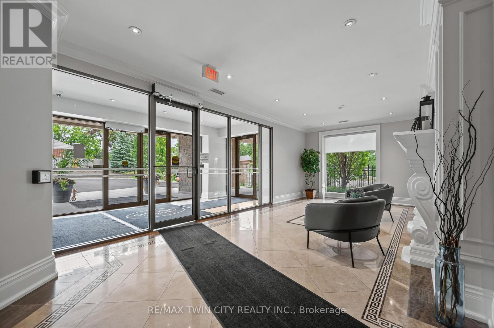 706 - 223 Erb Street W, Waterloo, Ontario  N2L 0B3 - Photo 5 - X12661836