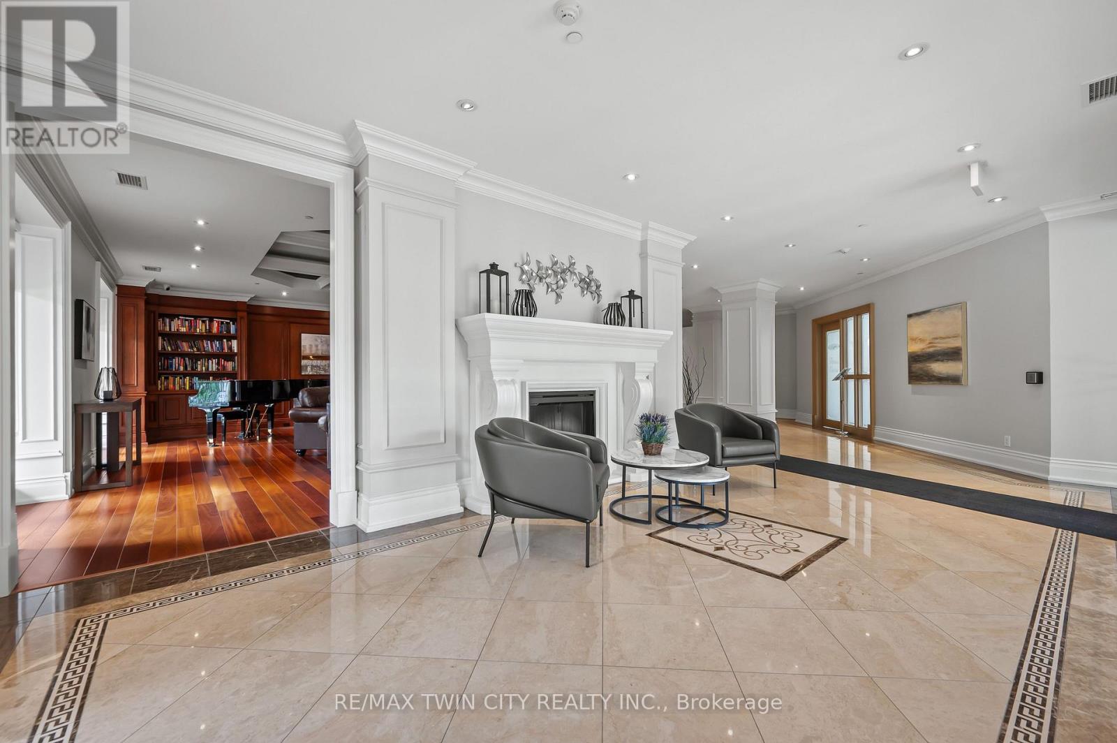 706 - 223 Erb Street W, Waterloo, Ontario  N2L 0B3 - Photo 6 - X12661836