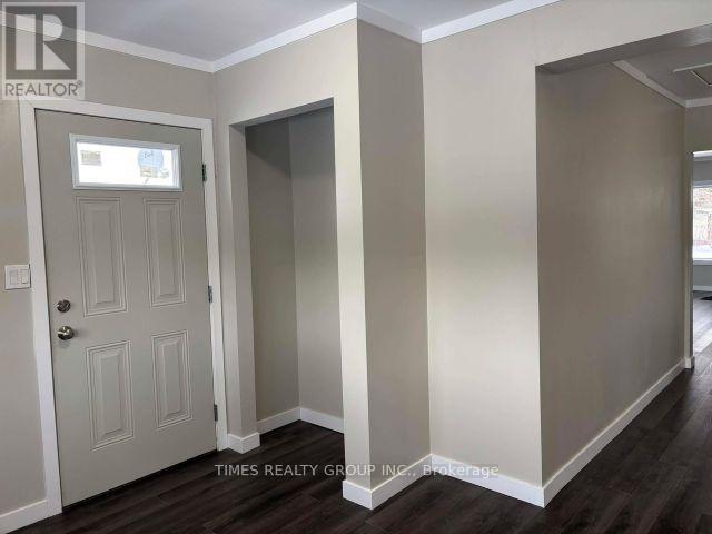 5216 43 Street, Camrose, Alberta  T4V 1B7 - Photo 12 - X12661950