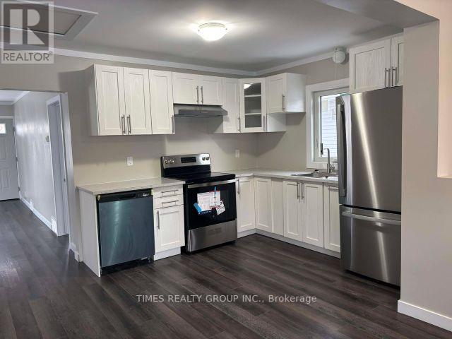 5216 43 Street, Camrose, Alberta  T4V 1B7 - Photo 3 - X12661950