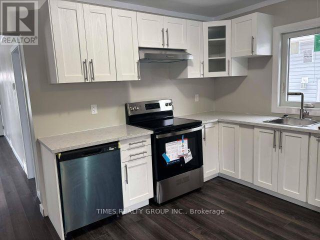 5216 43 Street, Camrose, Alberta  T4V 1B7 - Photo 4 - X12661950