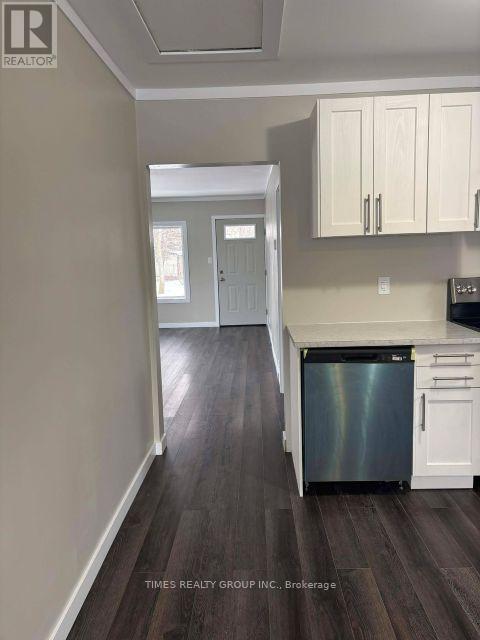 5216 43 Street, Camrose, Alberta  T4V 1B7 - Photo 8 - X12661950