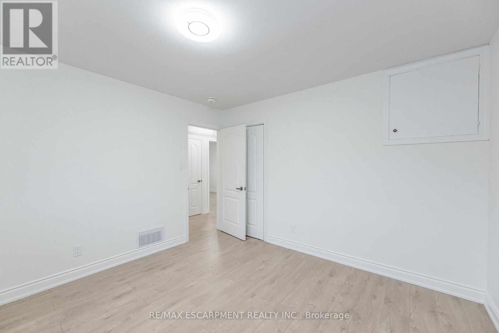 3045 Portage Road, Niagara Falls (Church's Lane), Ontario  L2J 2J8 - Photo 14 - X12662090