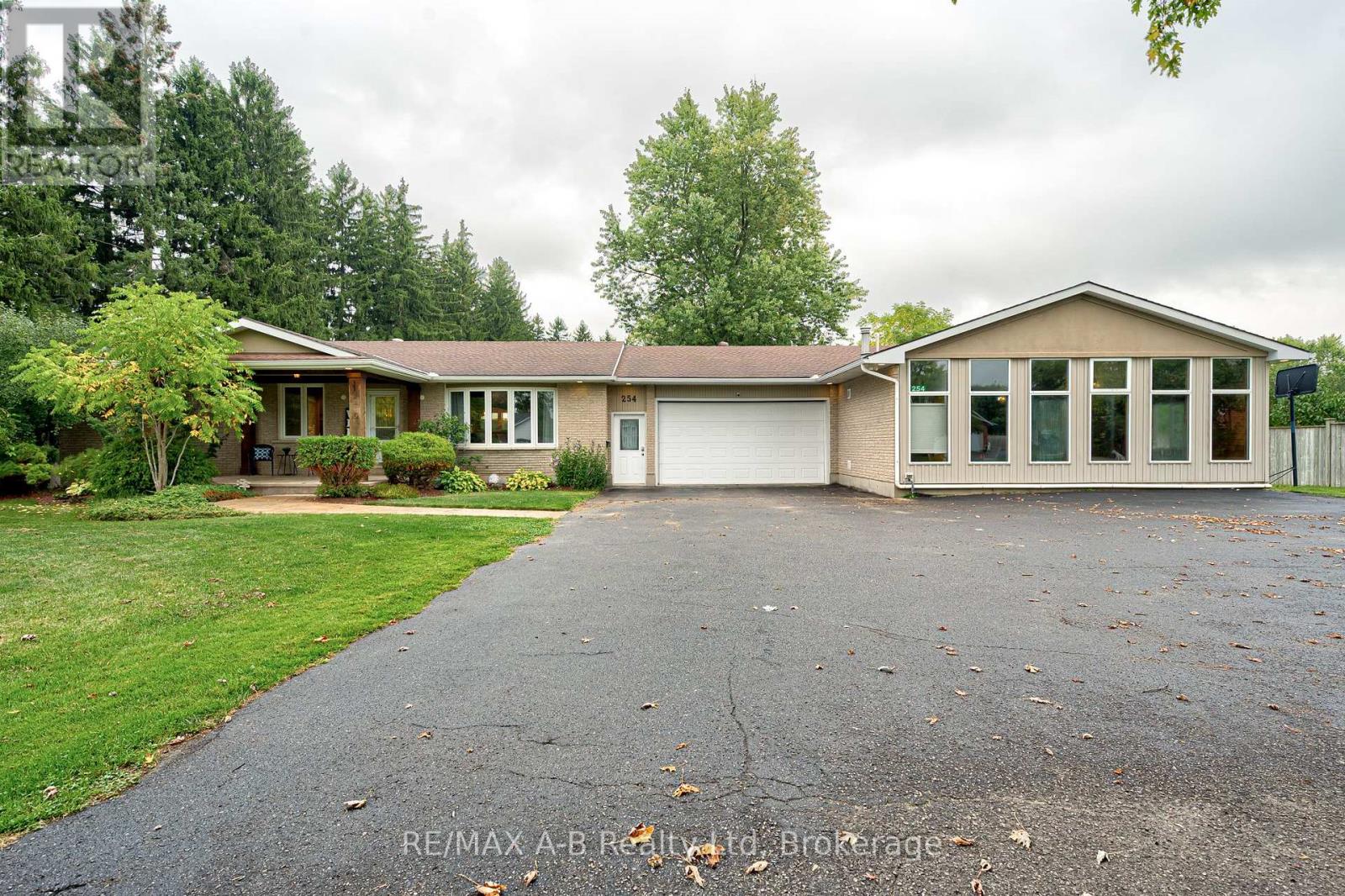 254 BOYCE STREET, perth south (sebringville), Ontario