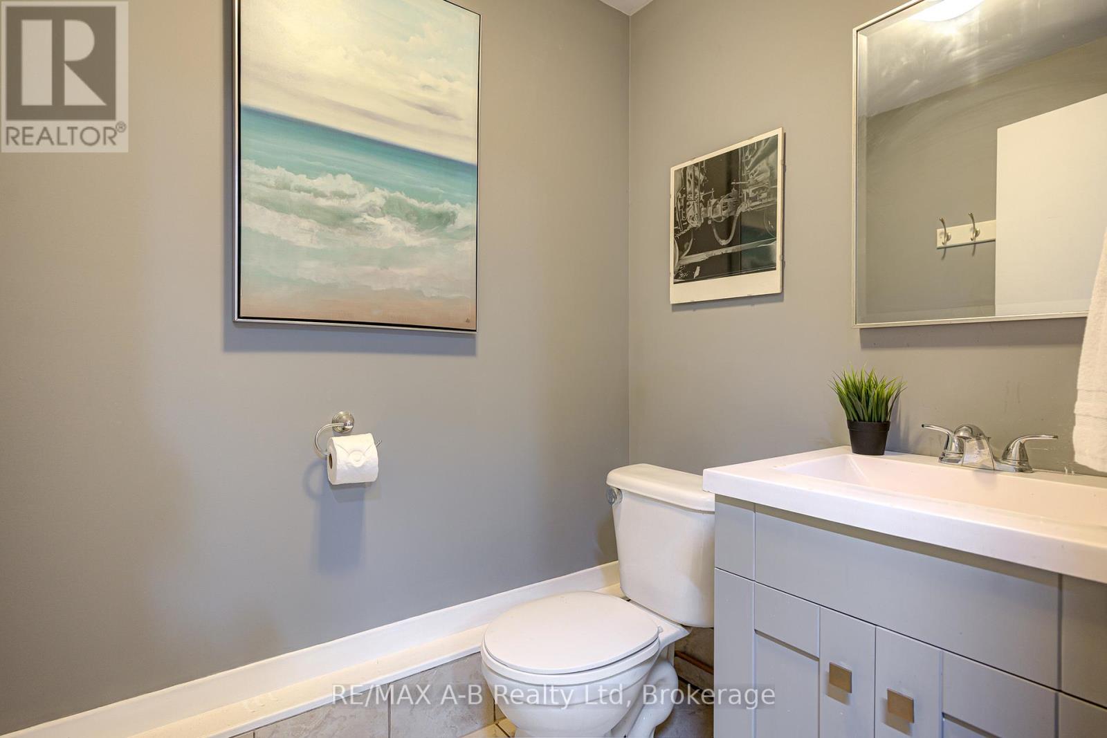 254 Boyce Street, Perth South, Ontario  N0K 1X0 - Photo 34 - X12428720