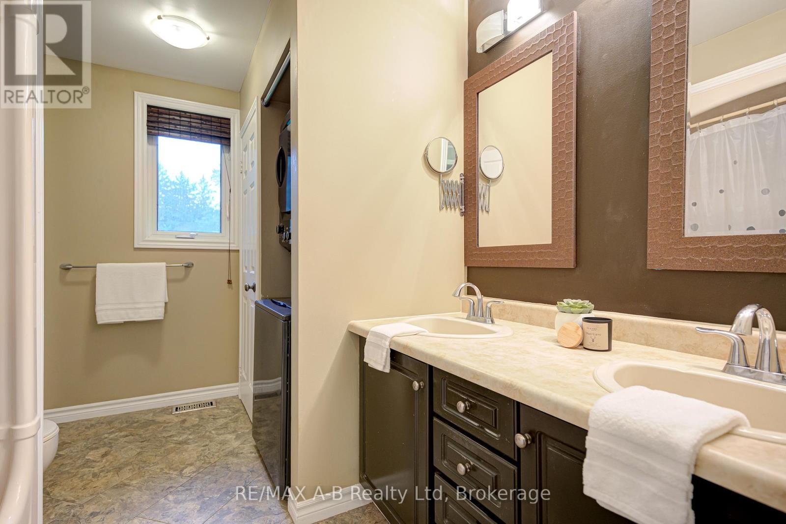 254 Boyce Street, Perth South, Ontario  N0K 1X0 - Photo 19 - X12428720