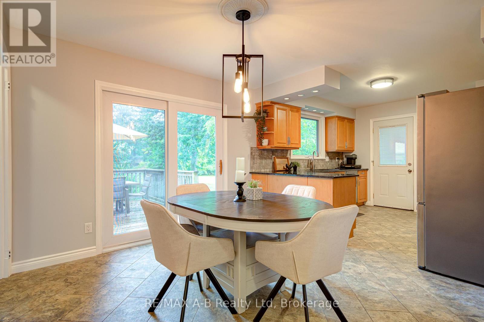 254 Boyce Street, Perth South, Ontario  N0K 1X0 - Photo 8 - X12428720