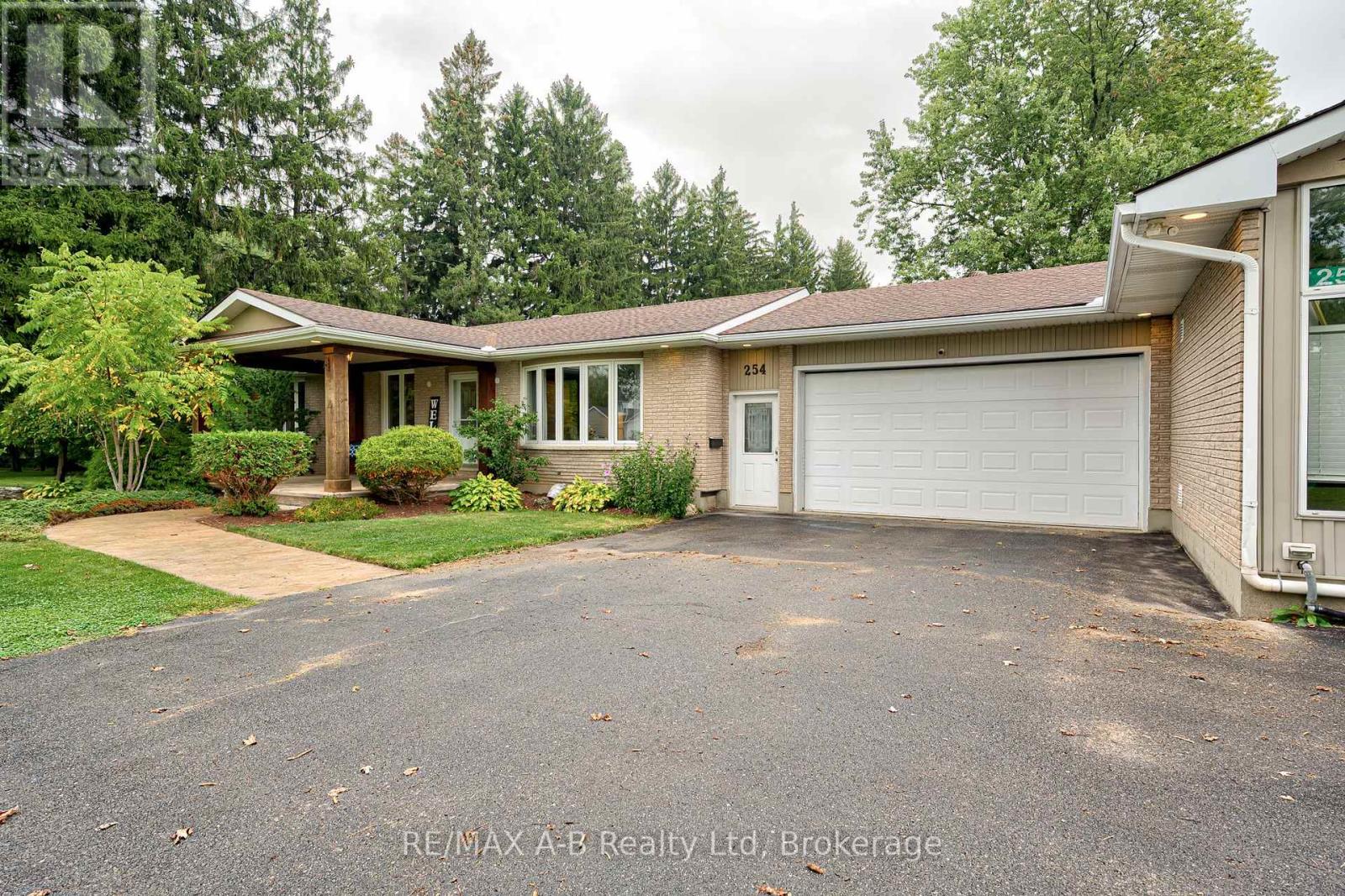 254 Boyce Street, Perth South, Ontario  N0K 1X0 - Photo 3 - X12428720