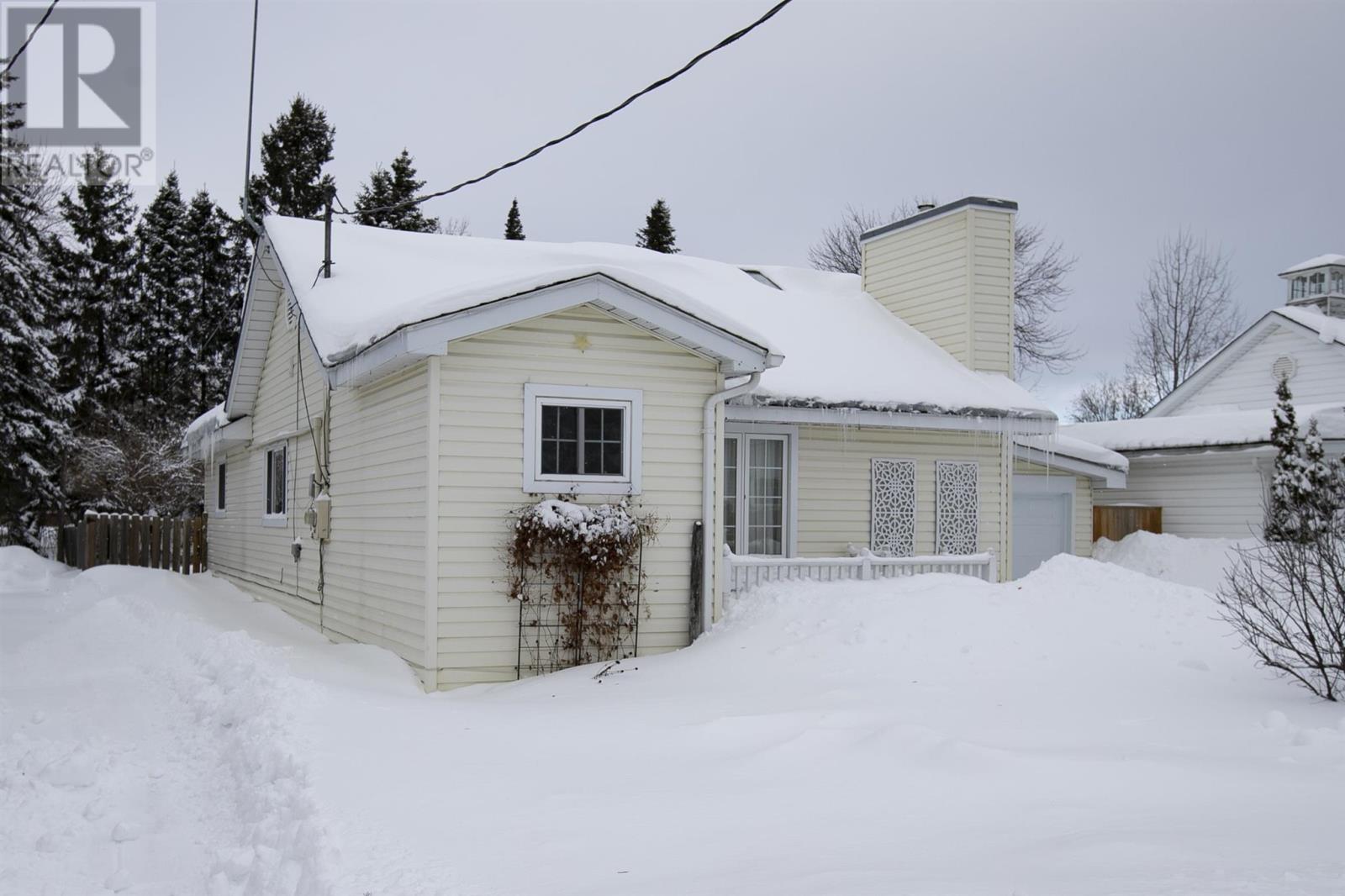 60 Curran Dr, Sault Ste. Marie, Ontario  P6B 1L1 - Photo 2 - SM260011