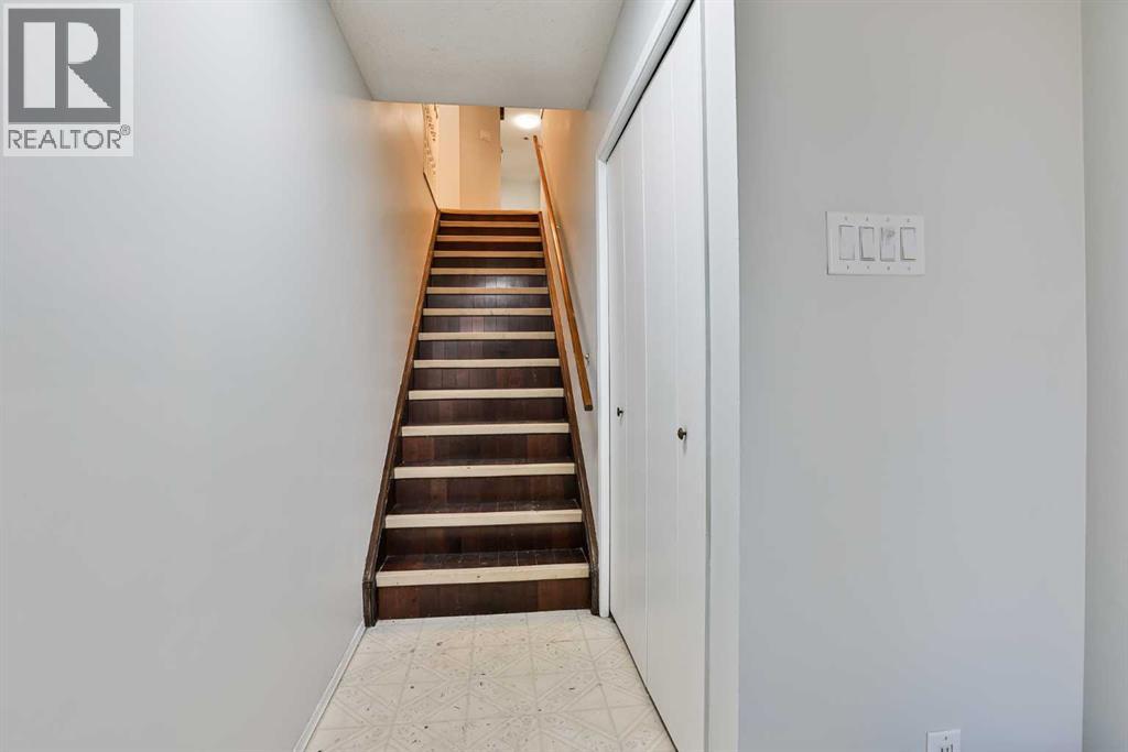 1108 10 Avenue N, Lethbridge, Alberta  T1H 1K1 - Photo 2 - A2271193