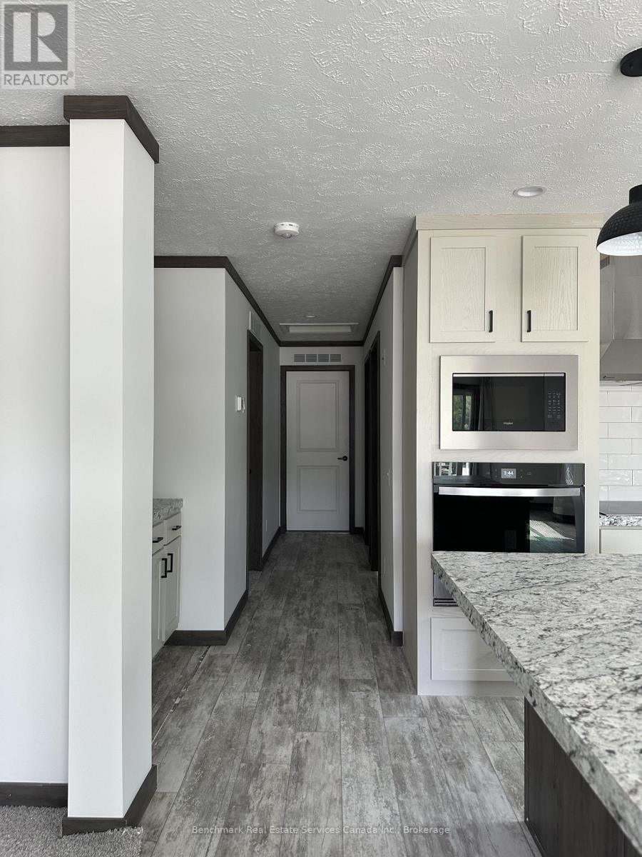 210 Spruce Drive, West Grey, Ontario N4N 3B8 - Photo 7 - X12662196