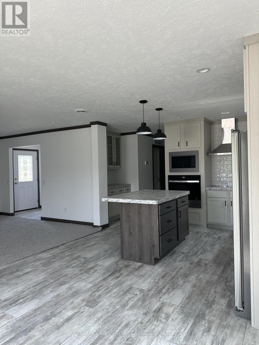 210 Spruce Drive, West Grey, Ontario N4N 3B8 - Photo 8 - X12662196