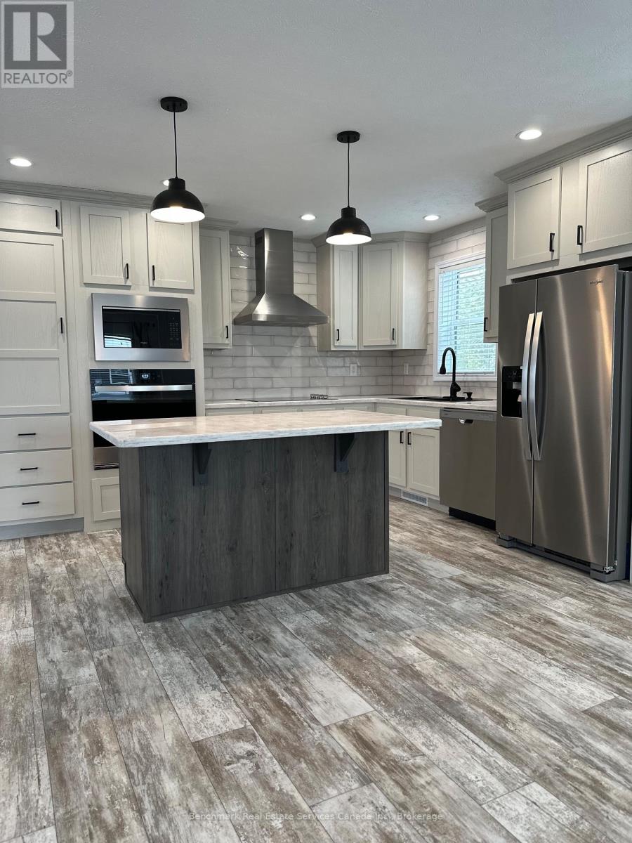 212 Spruce Drive, West Grey, Ontario N4N 3B8 - Photo 10 - X12662266